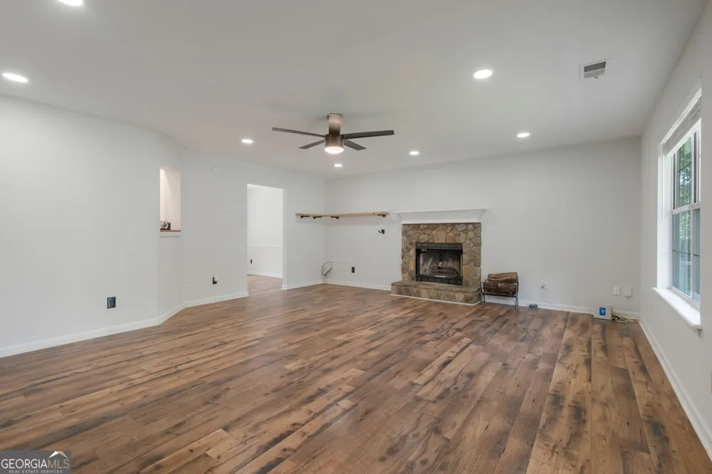 2055 Amberly Glen WAY Dacula, GA 30019