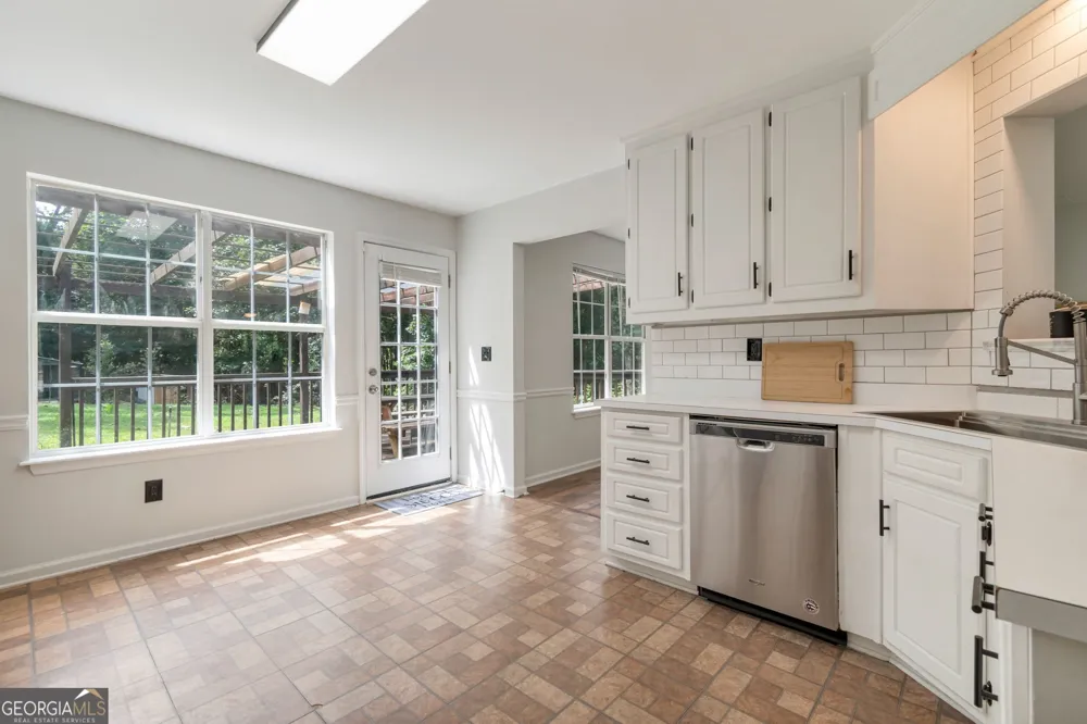 2055 Amberly Glen WAY Dacula, GA 30019