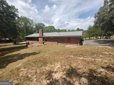 1192 Country Club RD