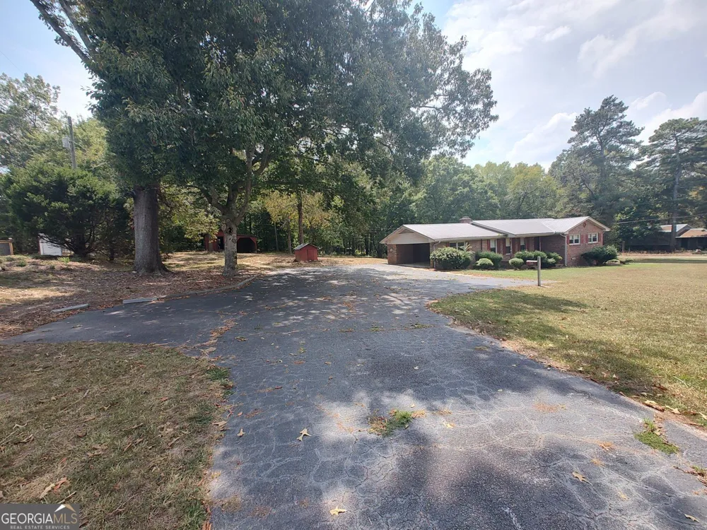 1192 Country Club RD Elberton, GA 30635