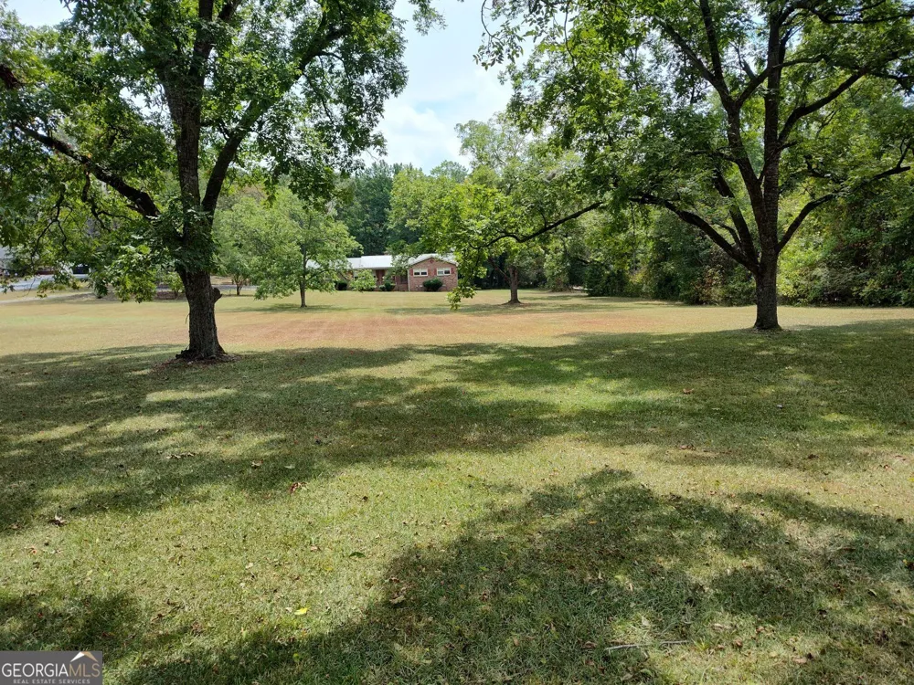 1192 Country Club RD Elberton, GA 30635