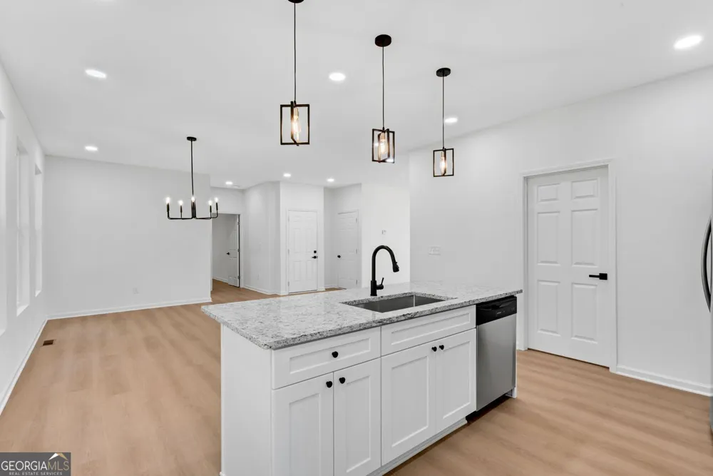 3402 Ashford LOOP Ellenwood, GA 30294