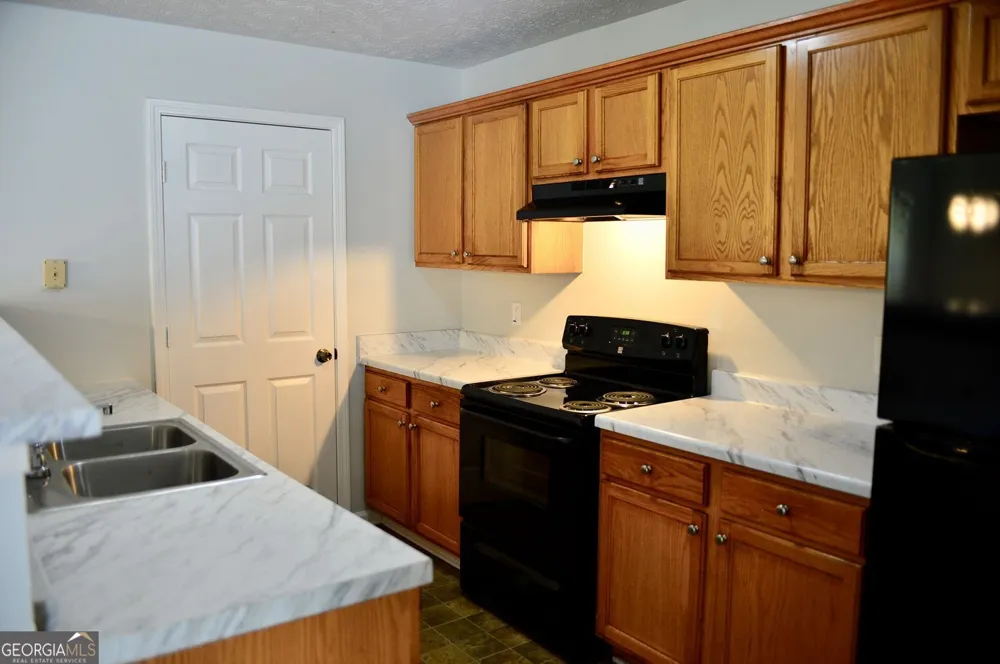 4256 Viewpoint LN Ellenwood, GA 30294