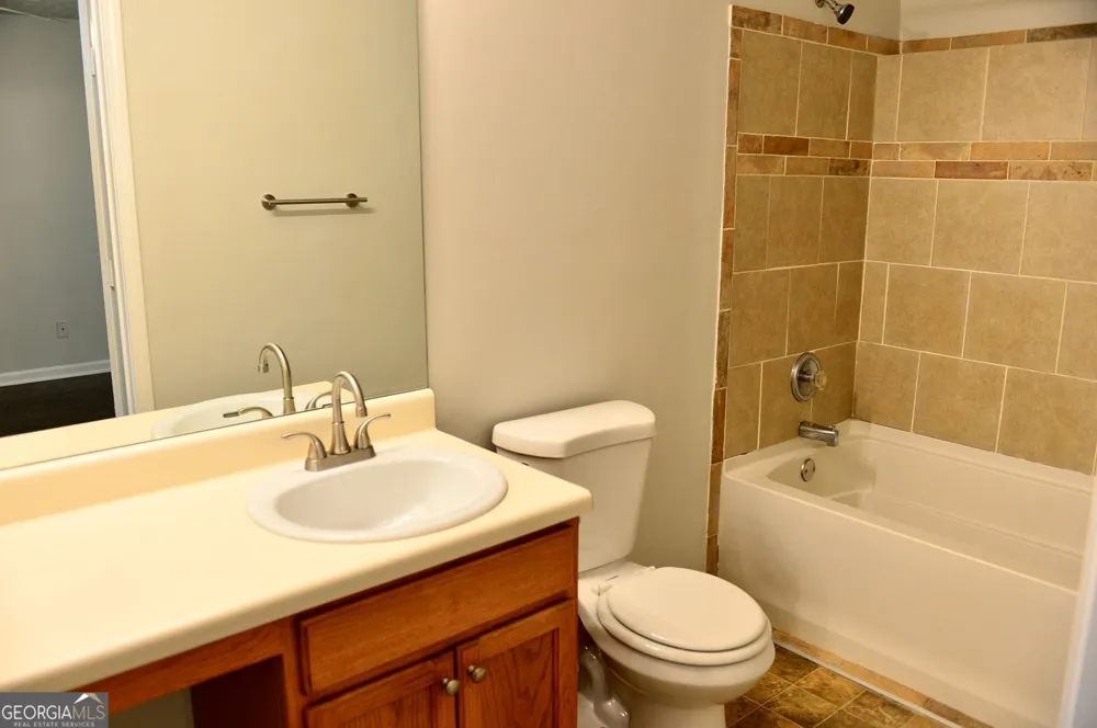 4256 Viewpoint LN Ellenwood, GA 30294