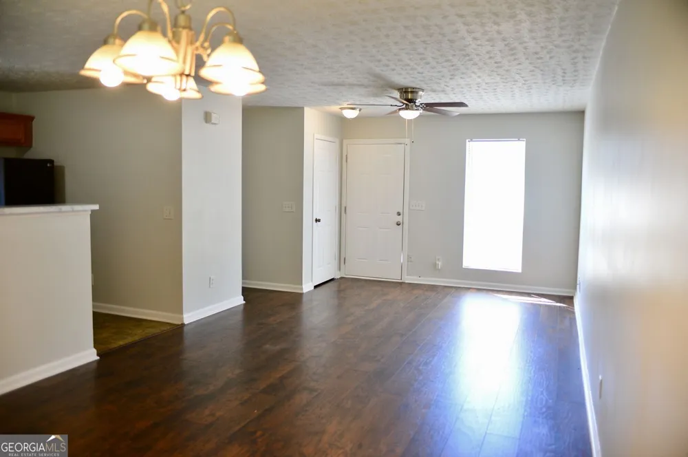 4256 Viewpoint LN Ellenwood, GA 30294