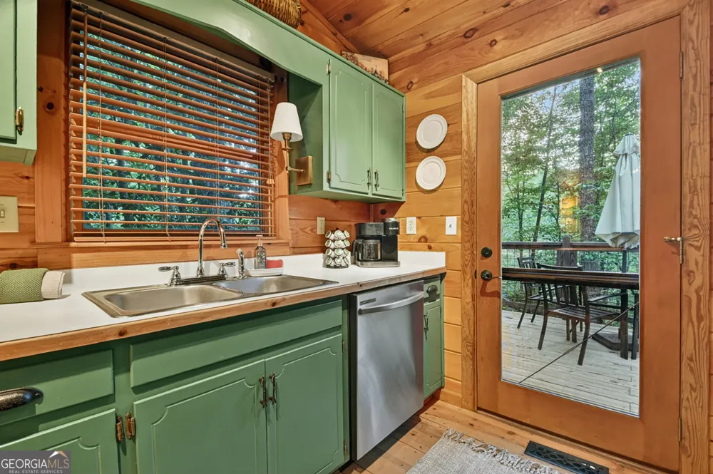 932 Granny BR Blue Ridge, GA 30513