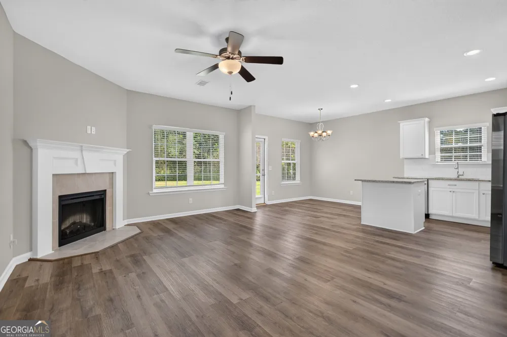 572 Brightleaf CIR Hinesville, GA 31313