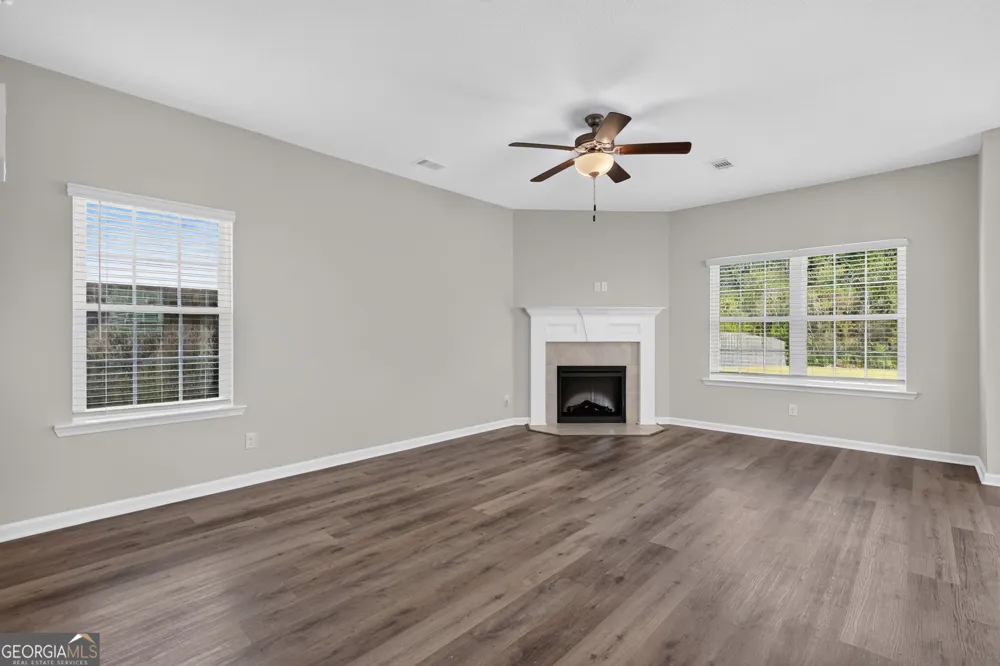 572 Brightleaf CIR Hinesville, GA 31313
