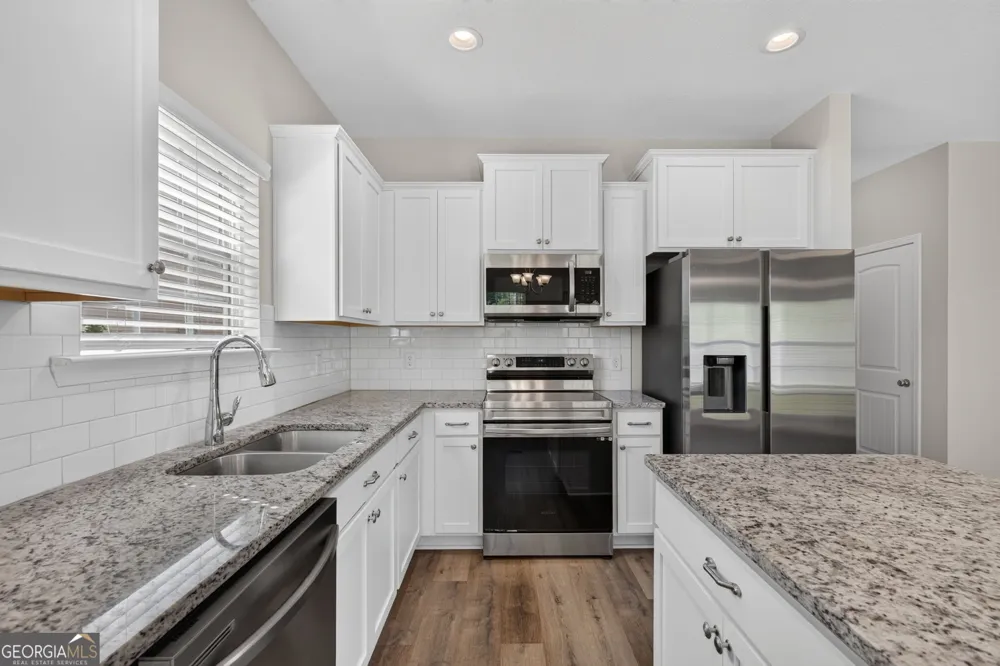 572 Brightleaf CIR Hinesville, GA 31313