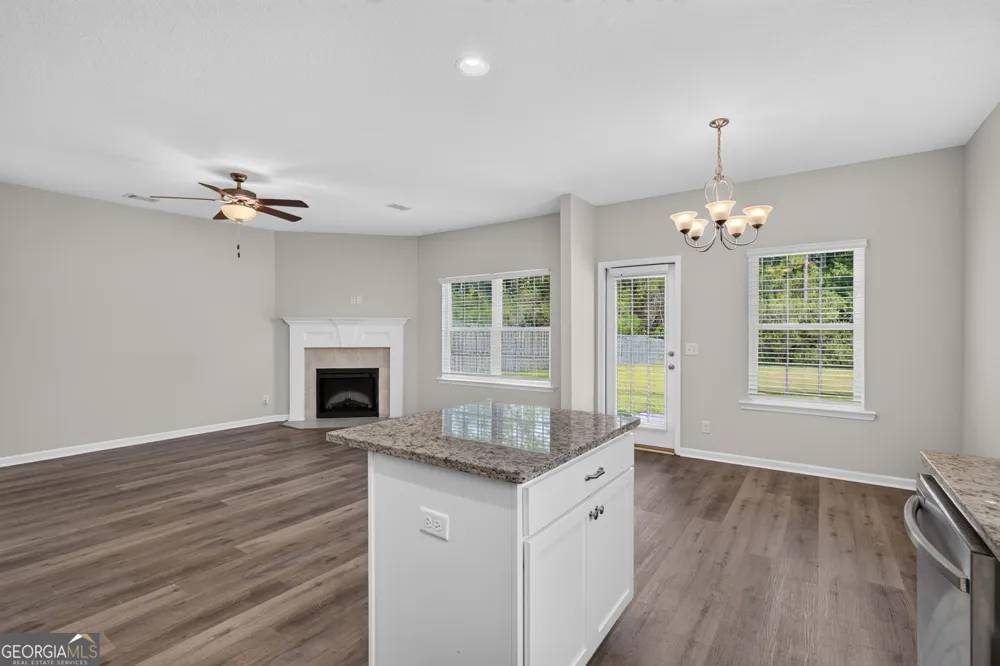 572 Brightleaf CIR Hinesville, GA 31313
