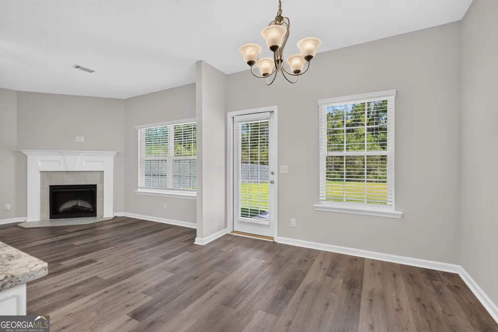 572 Brightleaf CIR Hinesville, GA 31313