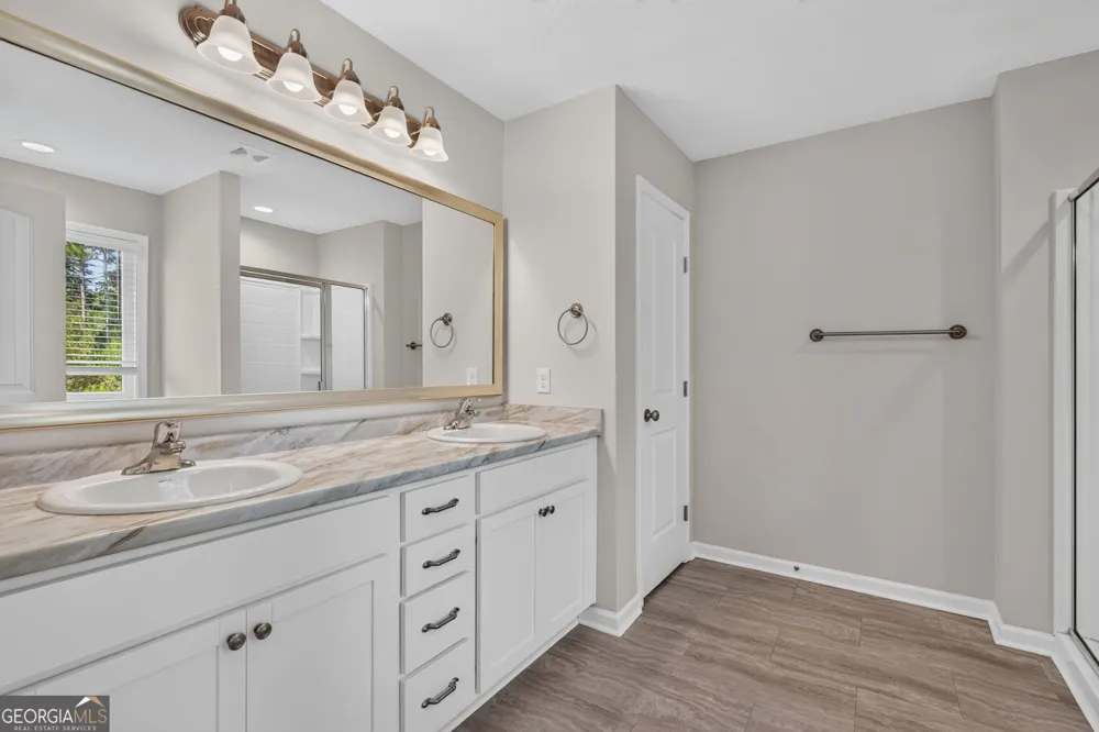 572 Brightleaf CIR Hinesville, GA 31313