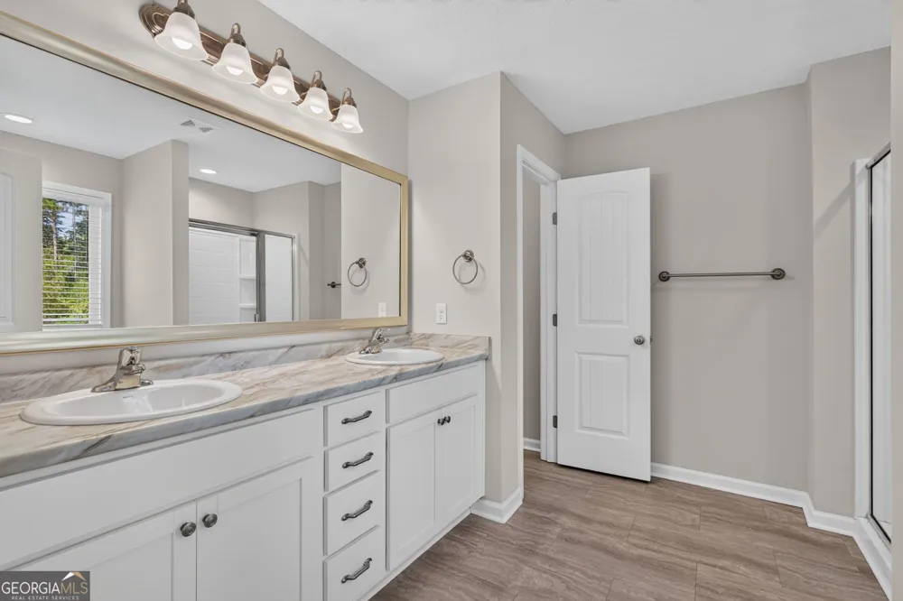 572 Brightleaf CIR Hinesville, GA 31313