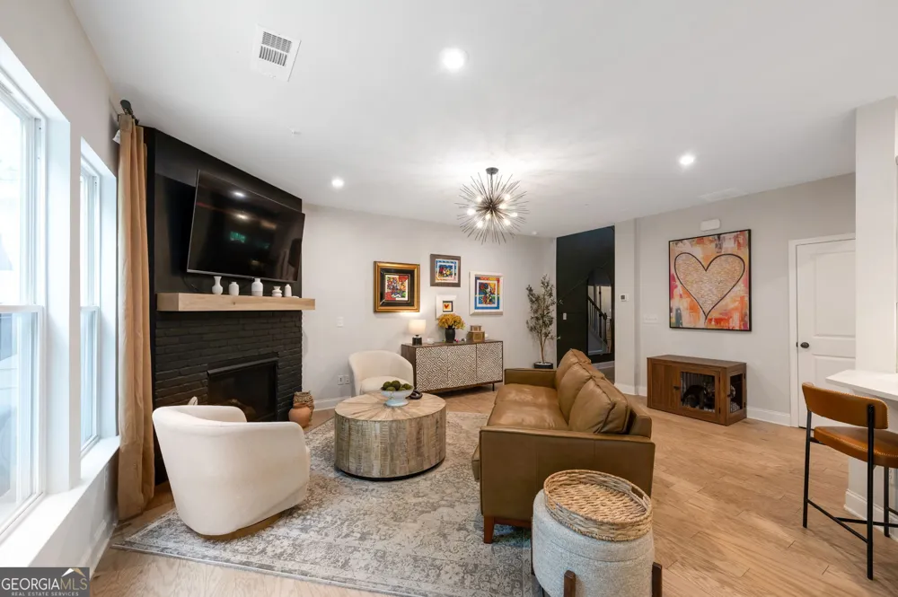 517 Garvin DR Woodstock, GA 30189