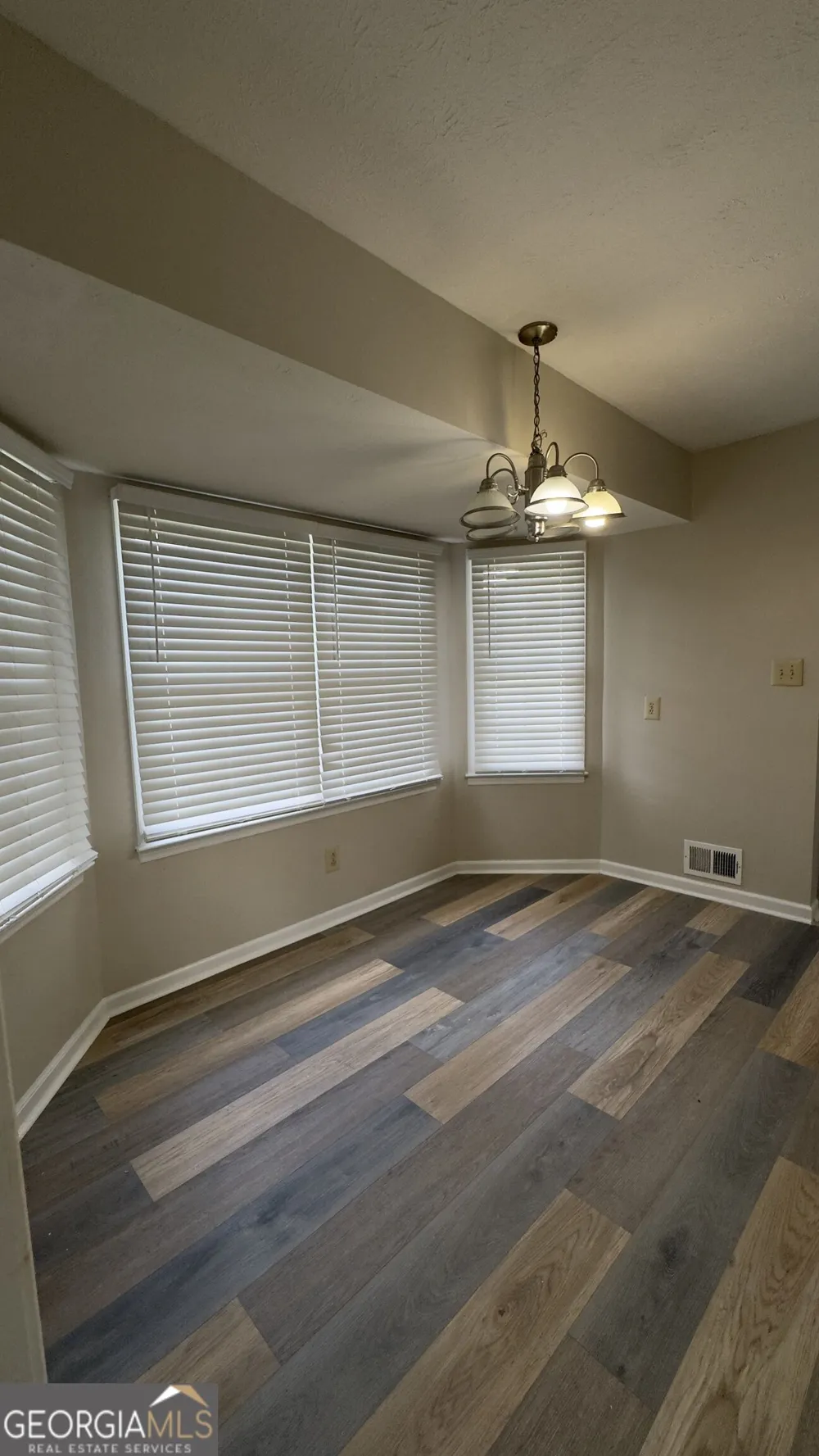 1050 Forest Heights RD Stone Mountain, GA 30083