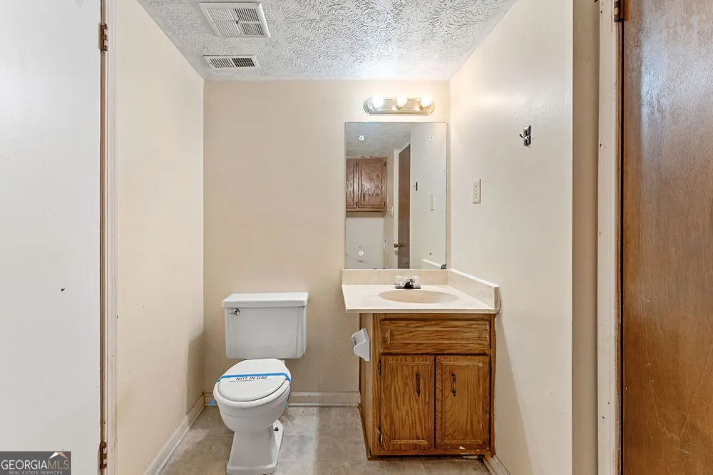 1043 Ascot CT Riverdale, GA 30296