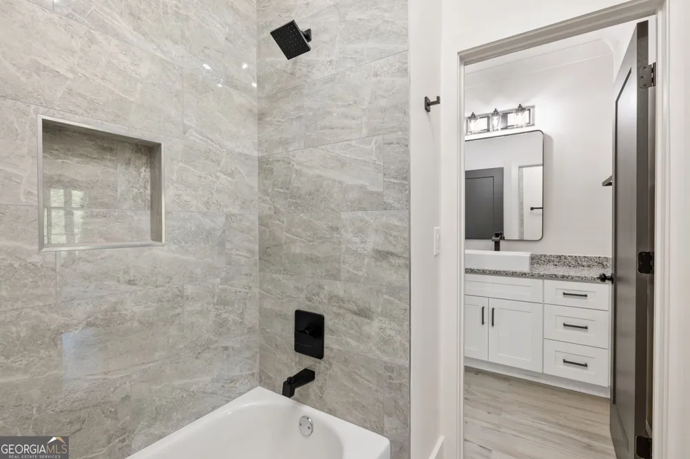 4824 Deer Creek CT Flowery Branch, GA 30542