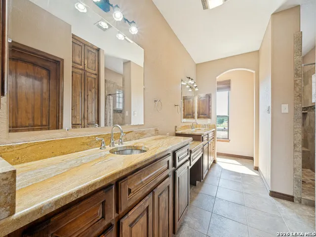 201 Abrego Lake Floresville, TX 78114