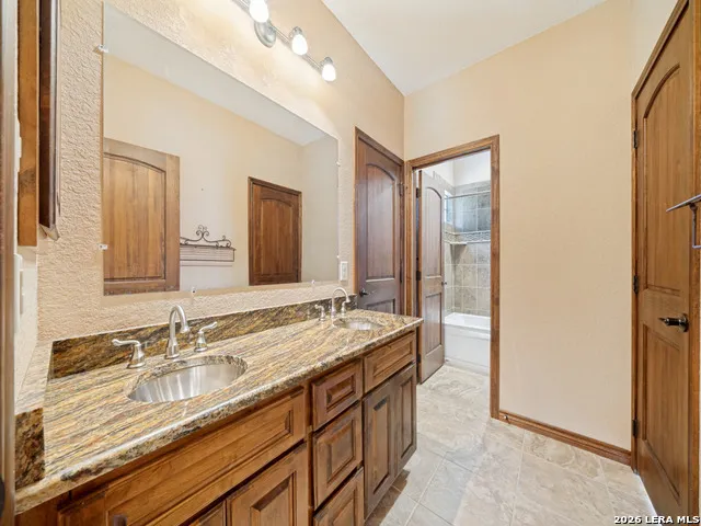 201 Abrego Lake Floresville, TX 78114
