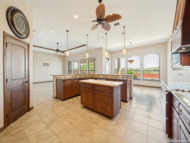 201 Abrego Lake Floresville, TX 78114