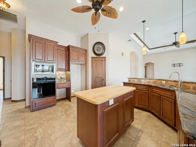 201 Abrego Lake Floresville, TX 78114
