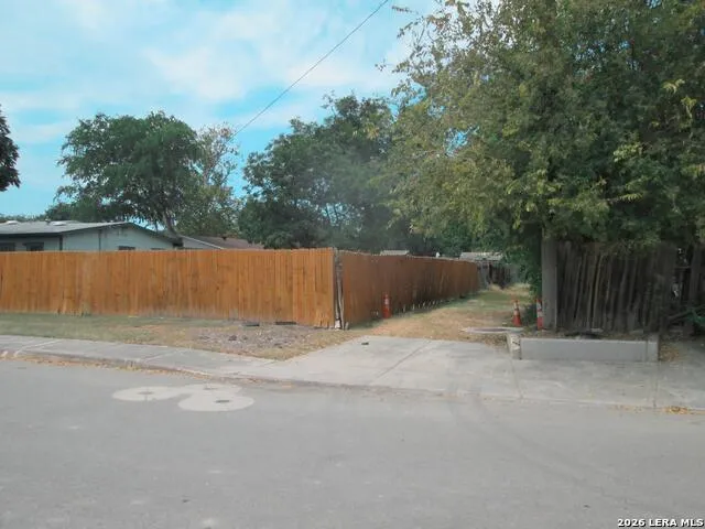 343 TRUDELL DR San Antonio, TX 78213