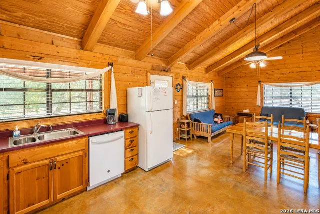 28 Private Road 3855 Utopia, TX 78884