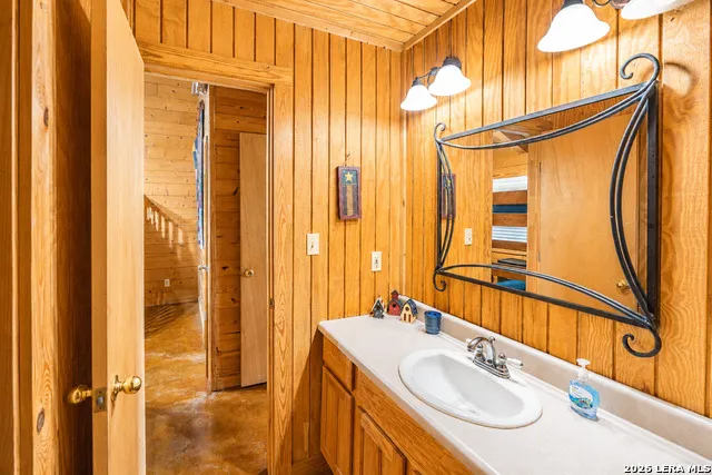 28 Private Road 3855 Utopia, TX 78884