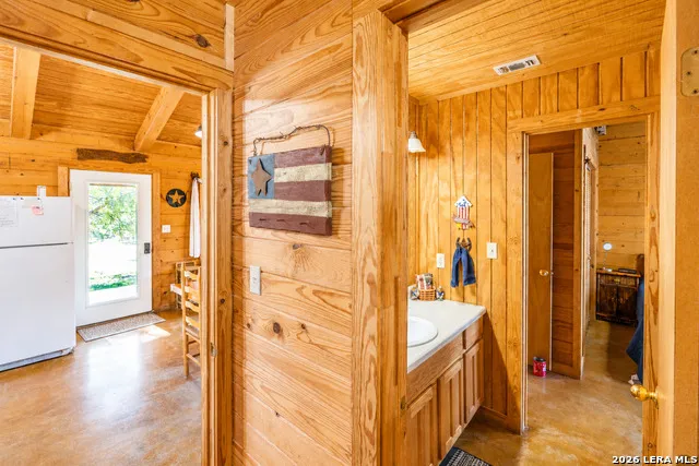 28 Private Road 3855 Utopia, TX 78884