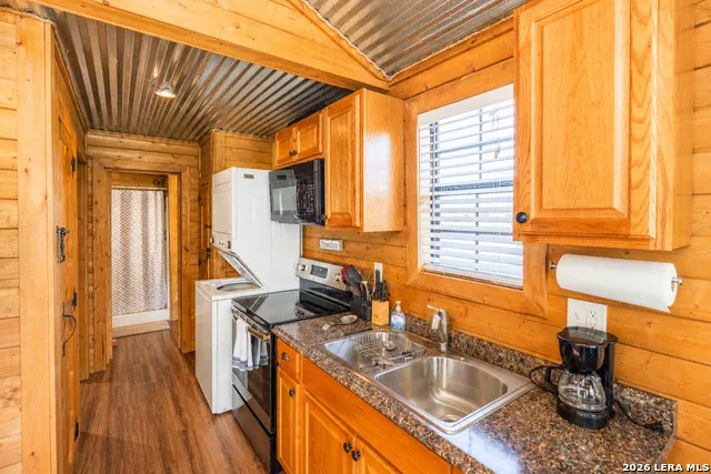 28 Private Road 3855 Utopia, TX 78884