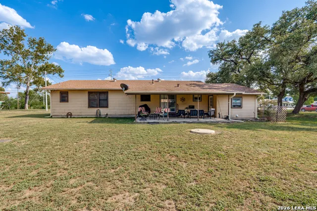 614 E MARTINDALE ST Seguin, TX 78155