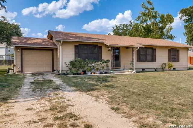 614 E MARTINDALE ST Seguin, TX 78155