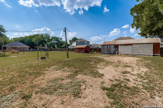 614 E MARTINDALE ST Seguin, TX 78155