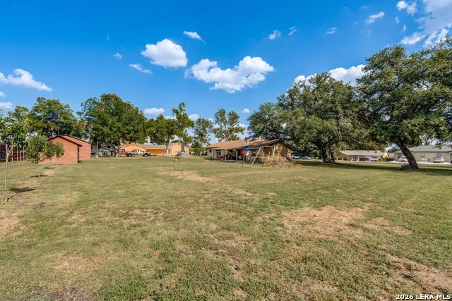 614 E MARTINDALE ST Seguin, TX 78155