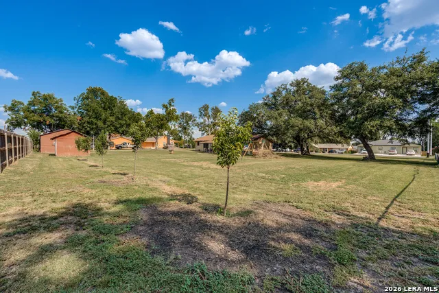614 E MARTINDALE ST Seguin, TX 78155
