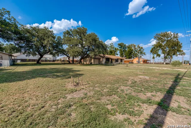 614 E MARTINDALE ST Seguin, TX 78155