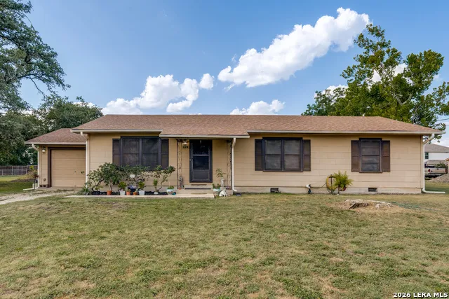 614 E MARTINDALE ST Seguin, TX 78155