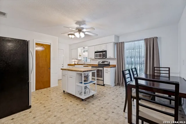 614 E MARTINDALE ST Seguin, TX 78155