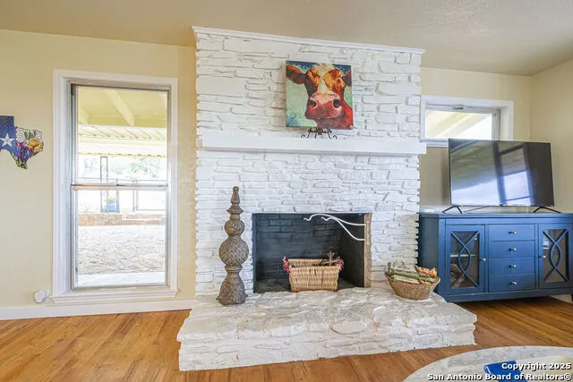 100 kings Cottonwood Shores, TX 78657