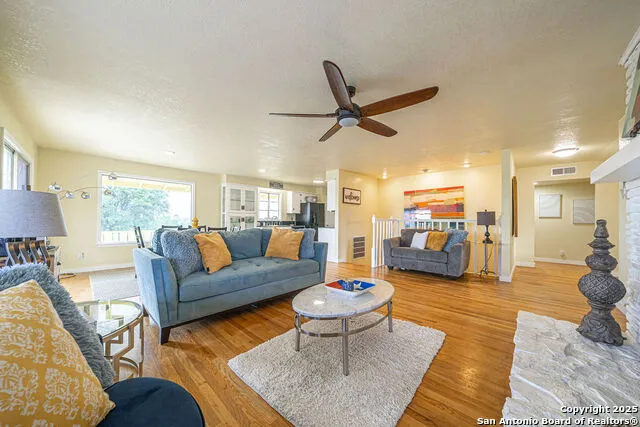 100 kings Cottonwood Shores, TX 78657