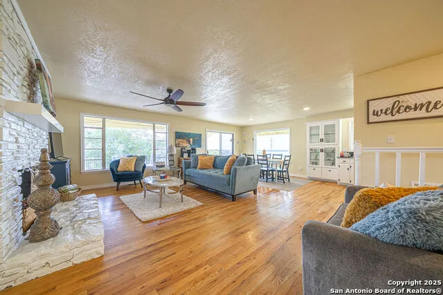 100 kings Cottonwood Shores, TX 78657