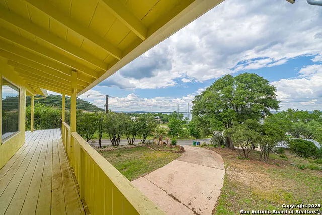 100 kings Cottonwood Shores, TX 78657