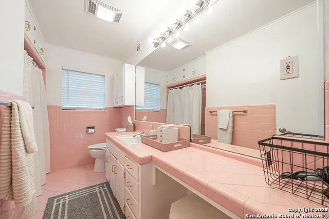 100 kings Cottonwood Shores, TX 78657