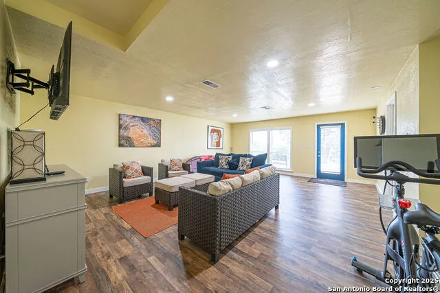 100 kings Cottonwood Shores, TX 78657