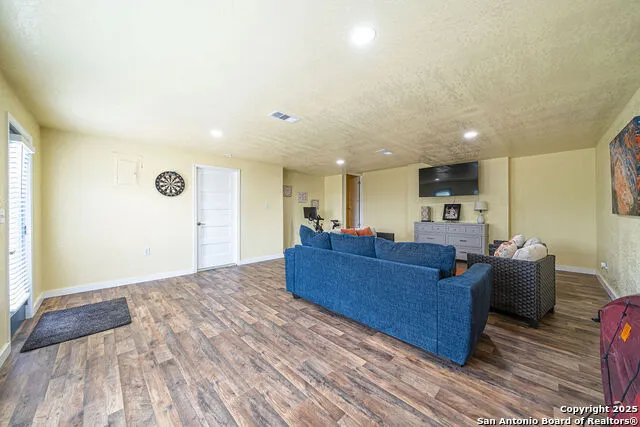 100 kings Cottonwood Shores, TX 78657
