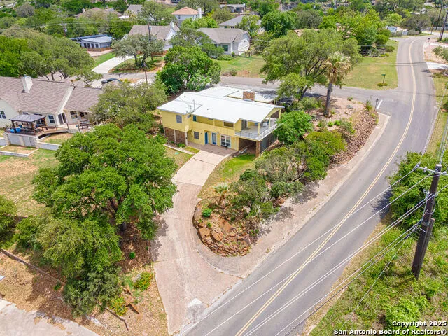 100 kings Cottonwood Shores, TX 78657