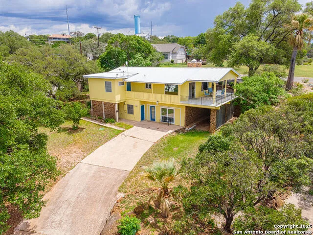 100 kings Cottonwood Shores, TX 78657