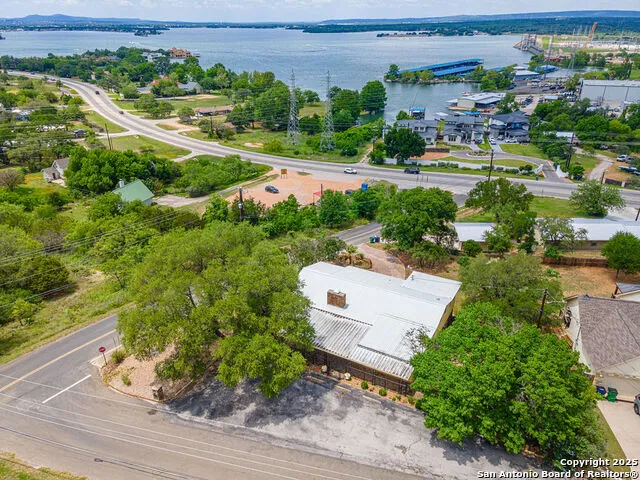 100 kings Cottonwood Shores, TX 78657