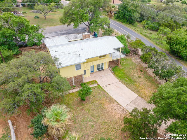 100 kings Cottonwood Shores, TX 78657