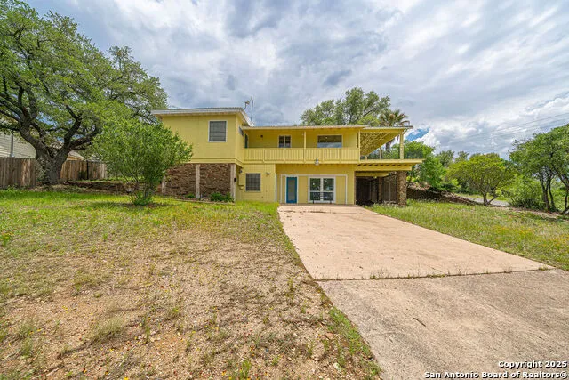 100 kings Cottonwood Shores, TX 78657